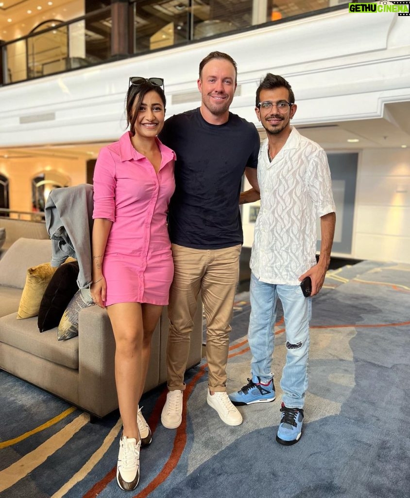 Dhanashree Verma Instagram - Perfect Sunday with the one and only @abdevilliers17 Sir ♥️ Missed you @danielledevilliers