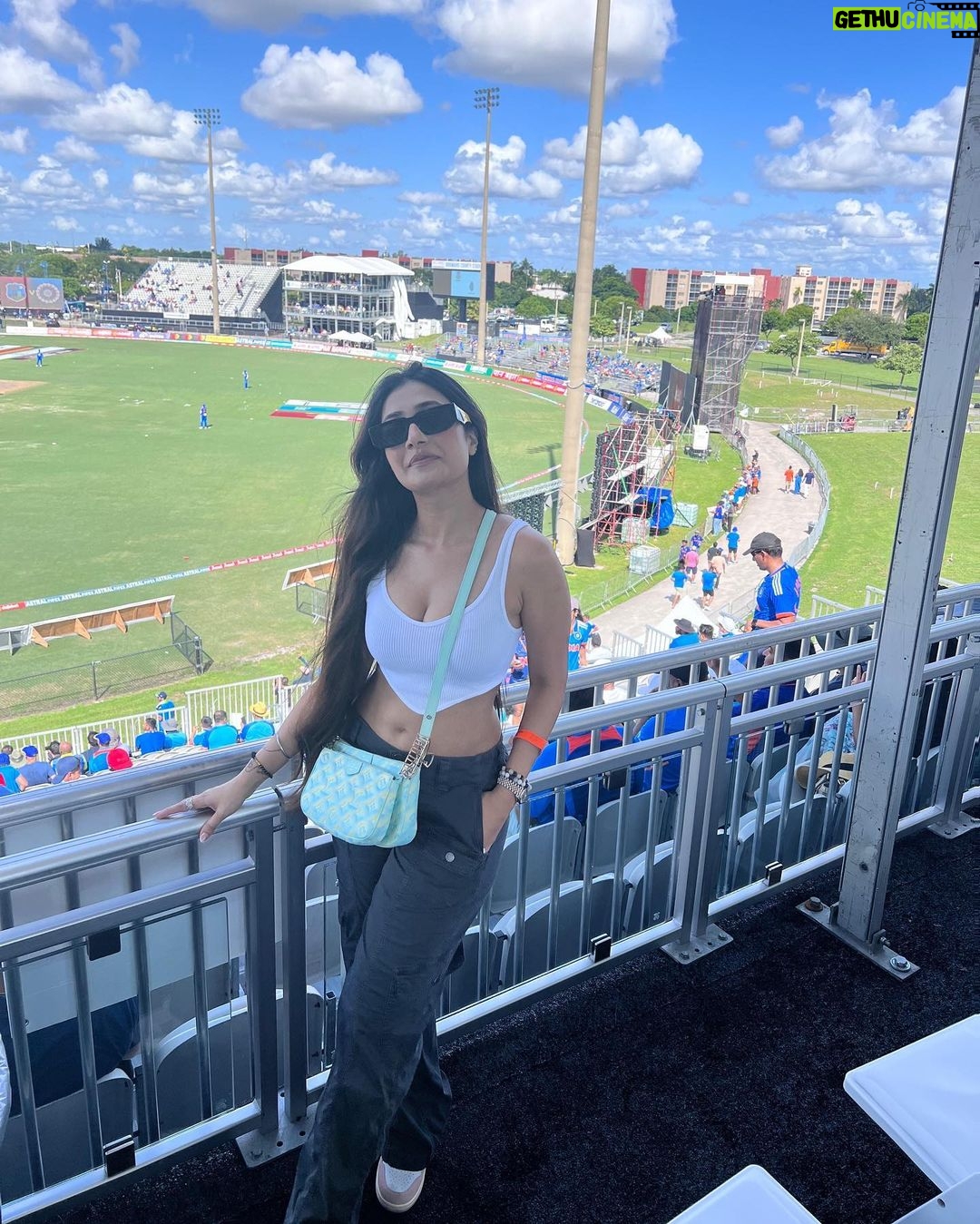Dhanashree Verma - 1 Million Likes - Match in Miami āļø
Was stunned to see such dedicated & wonderful fans in Miami š®š³