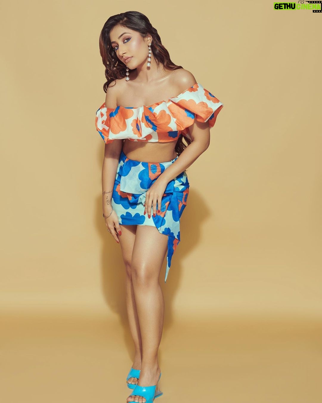 Dhanashree Verma Instagram - The aggregation of marginal gains 🧡 📸: @anurag_kabburphotography MUA: @preetydhillon_mua Outfit: @zi.p__ by @payal_zinal Earrings @rubans.in @oakpinionpr Shoes @melissashoesindia @sallyruchi Styled by: @sanchi.gupta011 Hair: @hairbyswatitare14