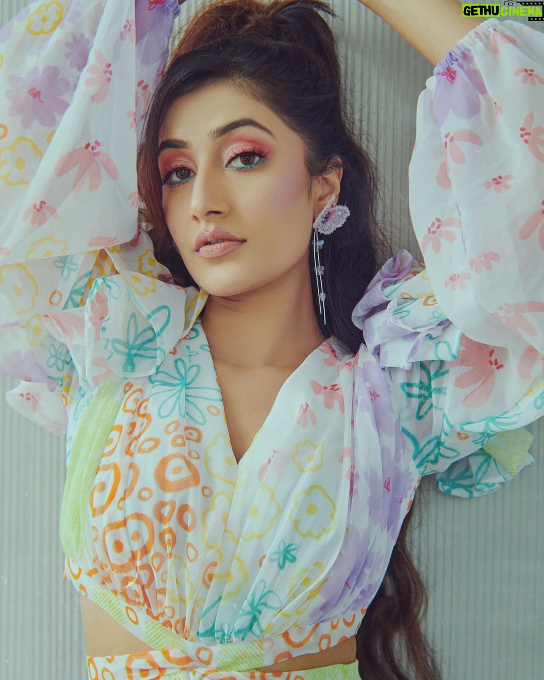 Dhanashree Verma Instagram - Playing a bit of Barbie in my Bhabhi world 😋💗💞🩷🎀 📸: @anurag_kabburphotography MUA: @preetydhillon_mua Hair: @hairbyswatitare14 Outfit: @zi.p__ by @payal_zinal Styled by: @sanchi.gupta011 Earrings: @rubans.in @oakpinionpr Shoes: @melissashoesindia @sallyruchi