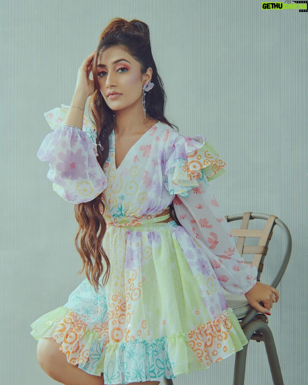 Dhanashree Verma Instagram - Playing a bit of Barbie in my Bhabhi world 😋💗💞🩷🎀 📸: @anurag_kabburphotography MUA: @preetydhillon_mua Hair: @hairbyswatitare14 Outfit: @zi.p__ by @payal_zinal Styled by: @sanchi.gupta011 Earrings: @rubans.in @oakpinionpr Shoes: @melissashoesindia @sallyruchi