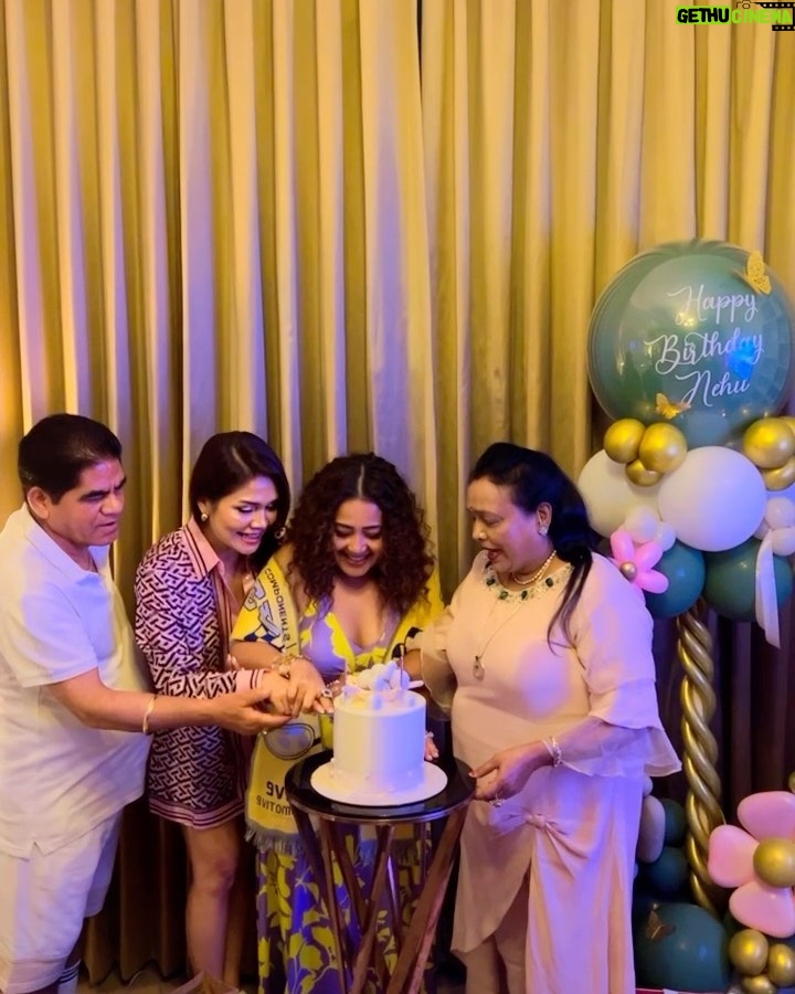 Dhanashree Verma Instagram - A celebration worth 1000 memories 💕 Happiest birthday my @nehakakkar You’re the most amazing person who makes sure to spread love & best vibes to all your people and of course the most talented & a gem of an artist that we are super proud to have ♥️🧿 Your songs and your vibe will always be special and marked as the best era of all times & To many more 💯💕