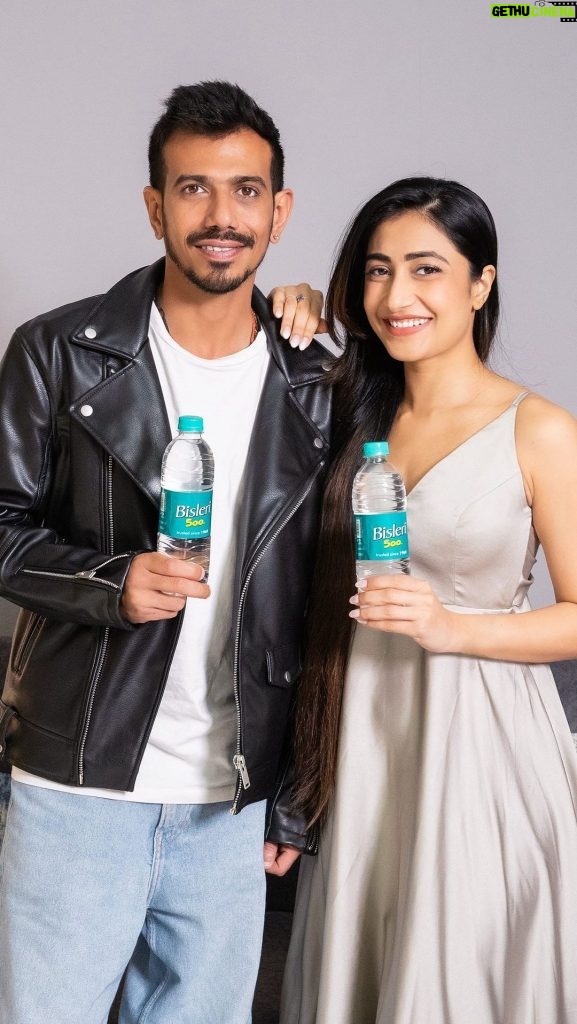 Dhanashree Verma Instagram - When Yuzi says ‘We are late,’ I turn it into a hydration dance date! 💧🎶 Join the celebration and Sip, Flip & Repeat with @bislerizone. Let the good times flow! 💃🕺 #DrinkItUp #GrooveWithBisleri #SipFlipRepeat