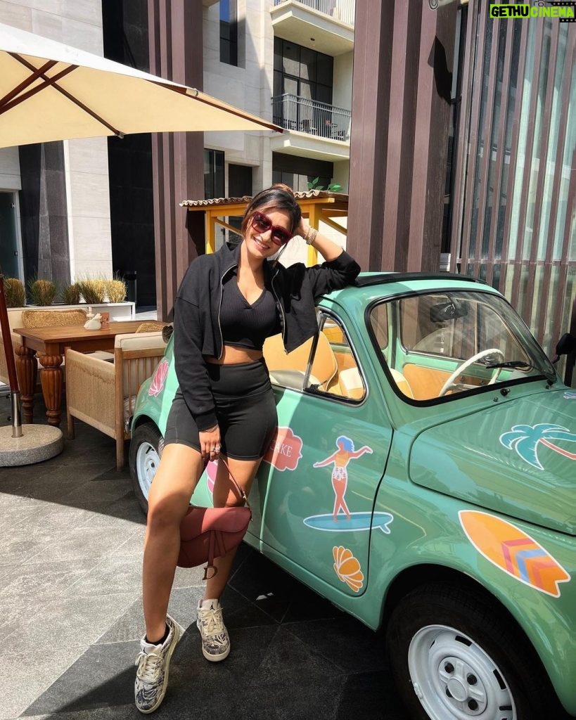 Dhanashree Verma Instagram - That 10 pm post boasting about 10 am sweet ride 🍦🧁🍭🍬 Dubai, United Arab Emirates