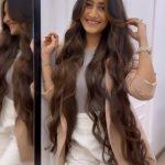 Dhanashree Verma Instagram - Vibing cuz everything feels in tune 🫶🏻 Meet my magician 💫 @vipulchudasamaofficial Thank you for always treating my hair with immense care & love Loved the new look ♥️