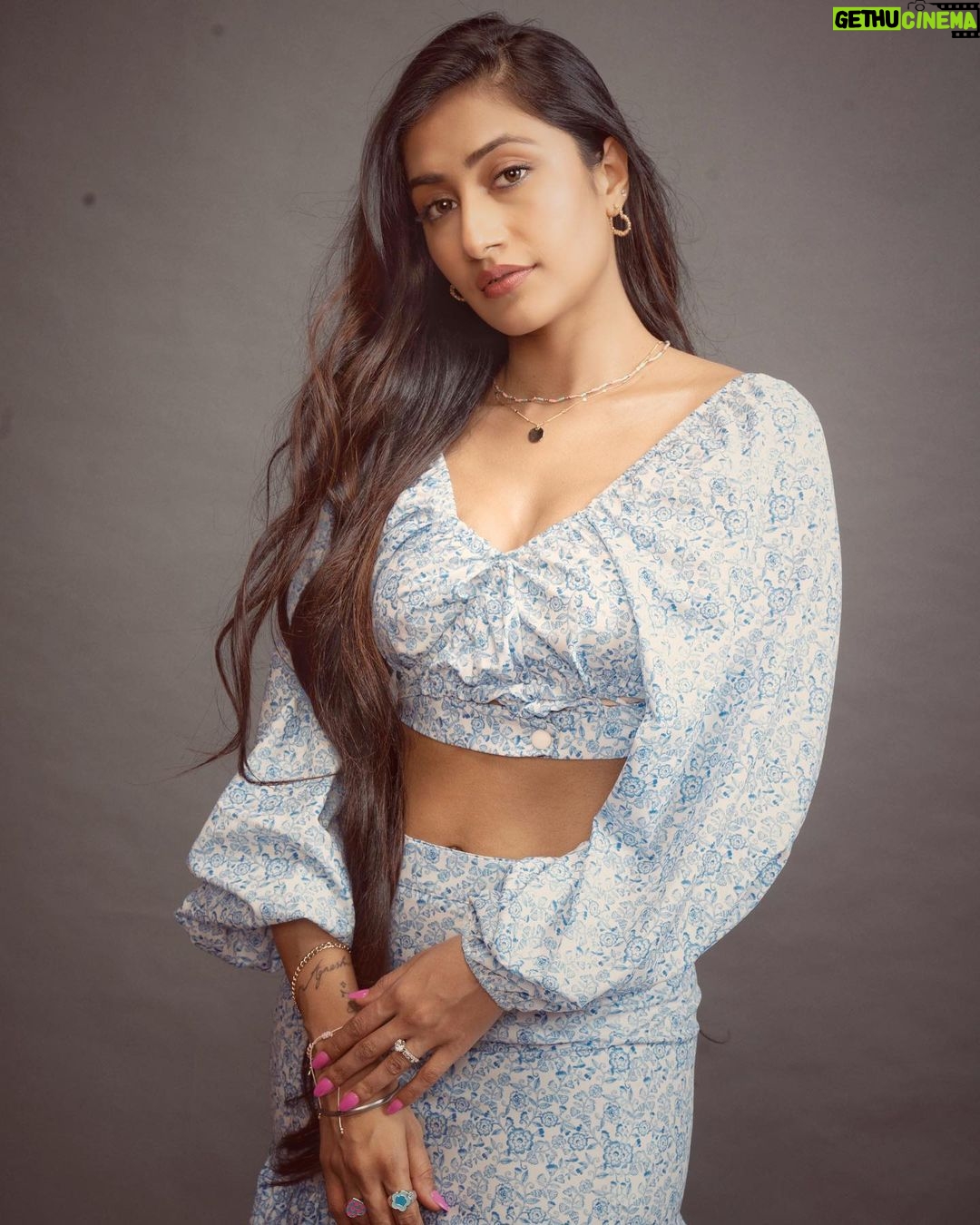 Dhanashree Verma Instagram - All of these beautiful things Sunlight, Goodness, Stars, You💙