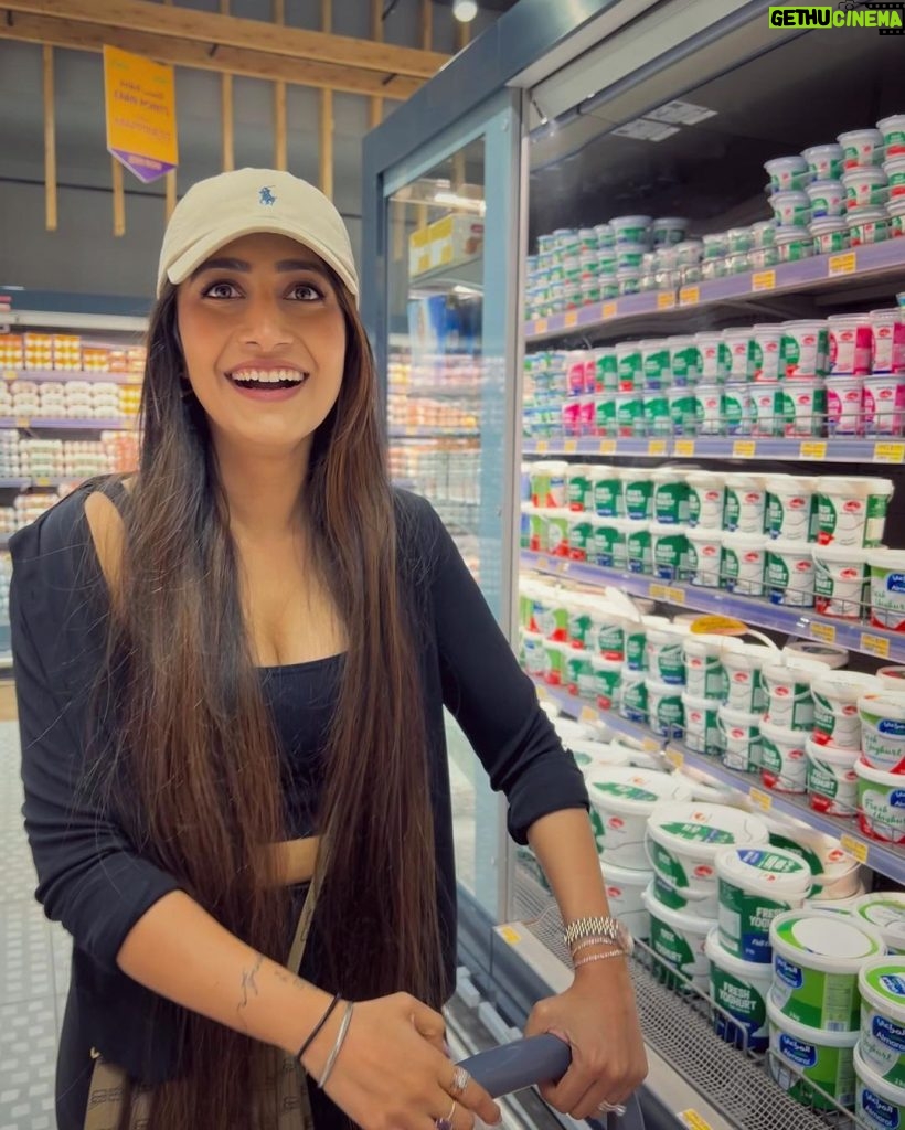 Dhanashree Verma Instagram - Swipe to see the most awkward grocery pictures of the year 💁‍♀️ Are you a grocery shopper too? Therapeutic time of my life 🫶🏻