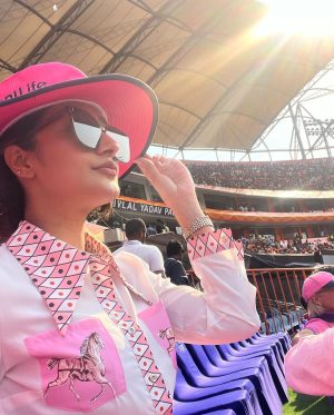 Dhanashree Verma Instagram - To a perfect pink Sunday 💕 @rajasthanroyals had to be there for the first game #hallabol 
Congratulations @yuzi_chahal23 for 303 t20 wickets 🧿 what a day