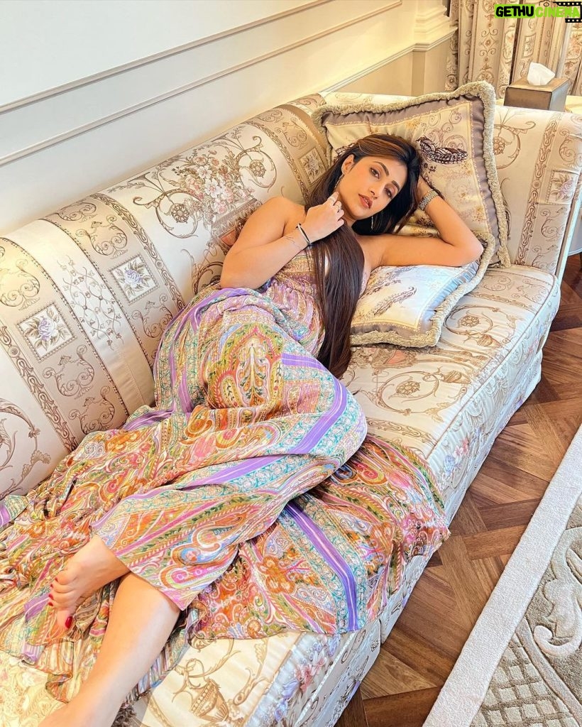 Dhanashree Verma Instagram - Sorry, the couch is taken 🤭 @palazzoversacedubai @pickyourtrail #Pickyourtrail #UnwrapTheWorld #LetsPYT #PalazzoVersaceDubai Palazzo Versace Dubai