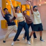 Dhanashree Verma Instagram - That morning D R O P with my Gang 🔥 Thank you for loving our first performance #crazykiyare ✨
