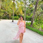 Dhanashree Verma Instagram – On Saturday, you reunite with the shoreline.
Trace the last spot of water blurred the sand into angry stretch marks. Something in you understands, what with all of your own becoming being so hard earned and jarring. 🫶🏻
– Alison W Maldives