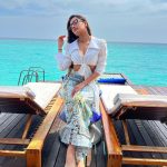 Dhanashree Verma Instagram – Just another day 🐚 smiling, posing and of course tying my hair all the time 🤷🏻‍♀️ W Maldives