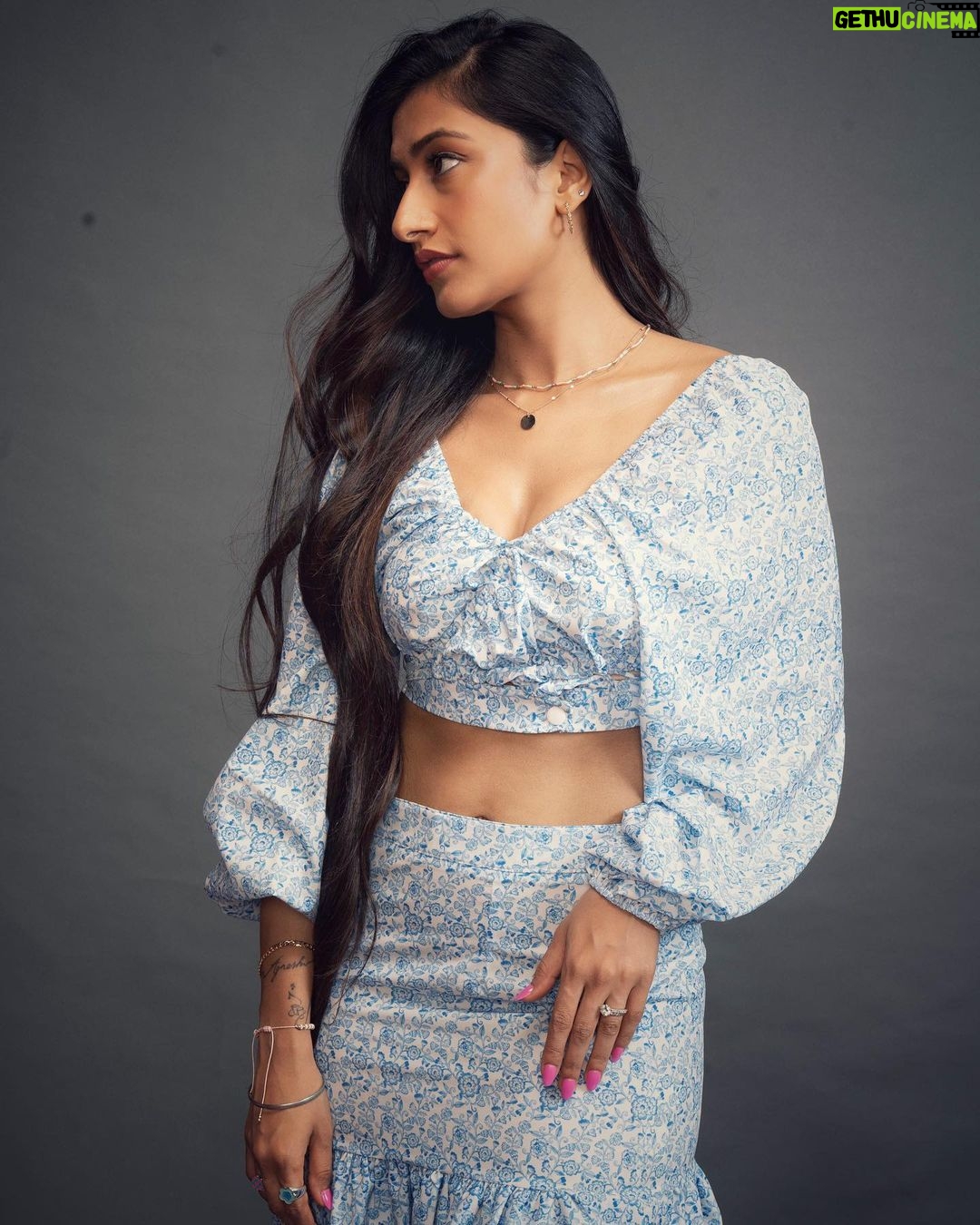 Dhanashree Verma Instagram - All of these beautiful things Sunlight, Goodness, Stars, You💙