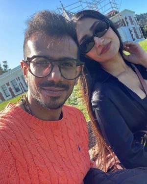Dhanashree Verma Instagram - Happy new year to everyone ❤️