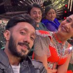 Dhanashree Verma Instagram - First time got the opportunity to get my family together ♥️ On that note we decided to do a super comedy act with my brother to make sure my parents have a great time and also for you guys to have a laughing session this weekend💪🏻🔥 It’s been a rollercoaster journey with scores which has put us in a tight situation today. 🥲 Aaj aur kal mujhe aap sabka saath chahiye to go ahead in the competition. It’s only possible if we come together and VOTE TONIGHT FOR ME 🧿♥️