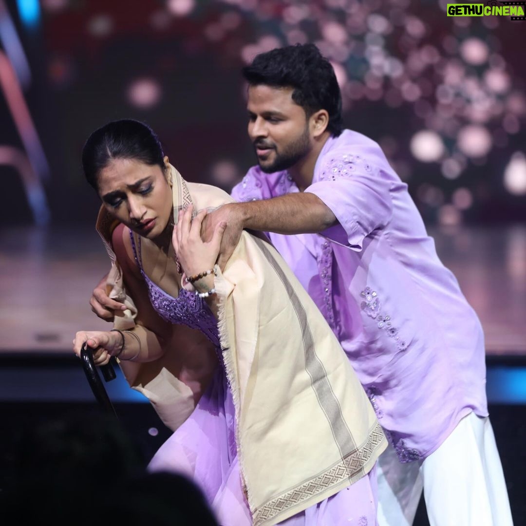 Dhanashree Verma Instagram - The act that made everyone’s heart melt 💜 Watch our performance SATURDAY 10th feb 🙏🏻 VOTING LINES OPEN from 9:30 to 12 am on SonyLiv App (SATURDAY) There’s a surprise don’t miss it #hardworkpays #jhalakdikhlajaa