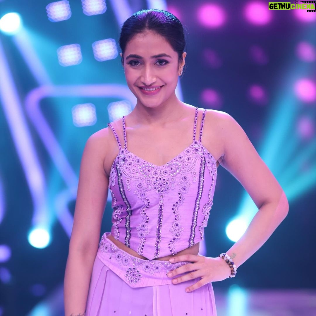 Dhanashree Verma Instagram - The act that made everyone’s heart melt 💜 Watch our performance SATURDAY 10th feb 🙏🏻 VOTING LINES OPEN from 9:30 to 12 am on SonyLiv App (SATURDAY) There’s a surprise don’t miss it #hardworkpays #jhalakdikhlajaa