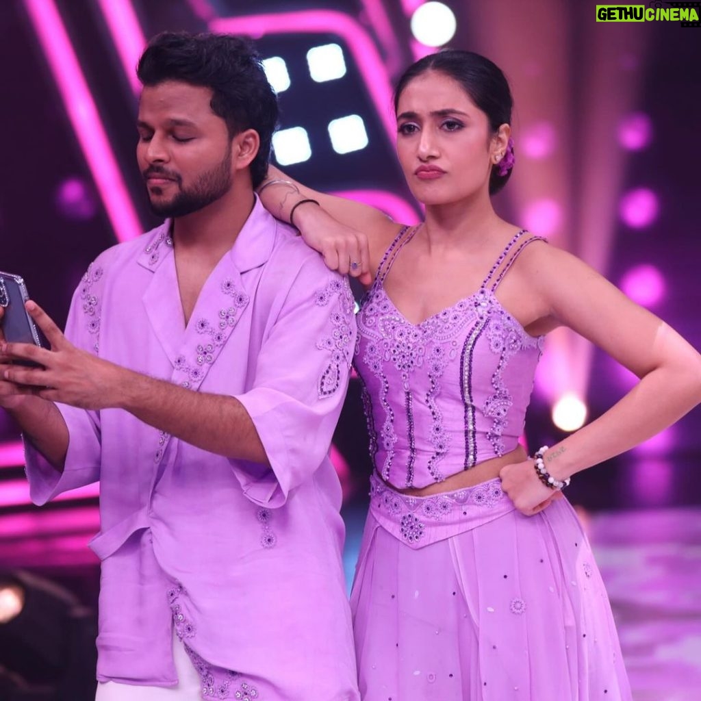Dhanashree Verma Instagram - The act that made everyone’s heart melt 💜 Watch our performance SATURDAY 10th feb 🙏🏻 VOTING LINES OPEN from 9:30 to 12 am on SonyLiv App (SATURDAY) There’s a surprise don’t miss it #hardworkpays #jhalakdikhlajaa
