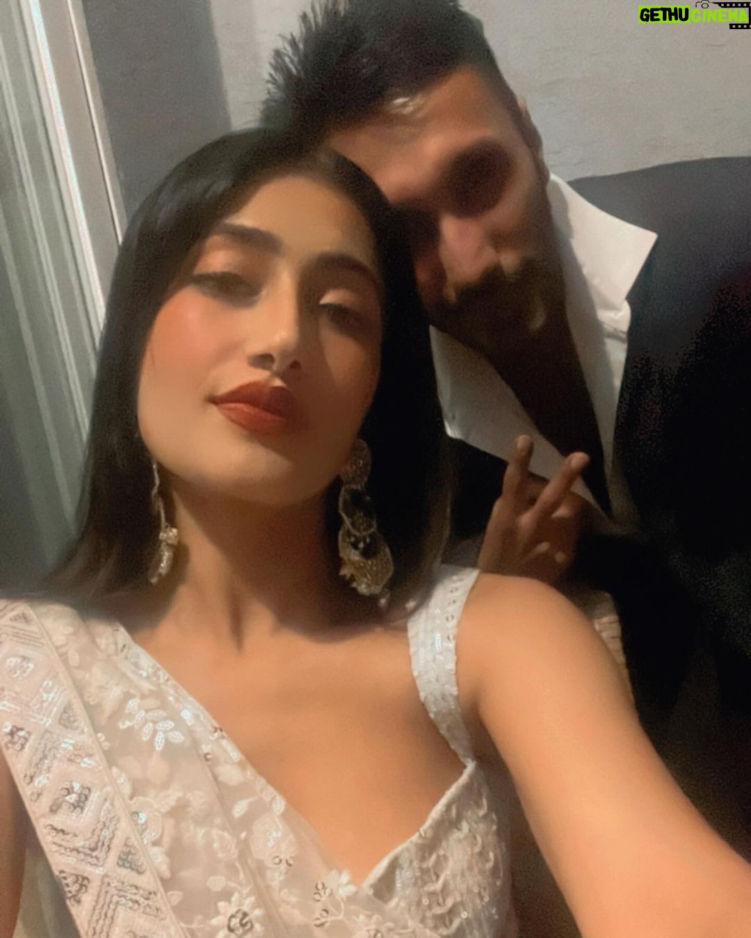 Dhanashree Verma Instagram - My moonlight tale 🤍 #throwback miss you guys