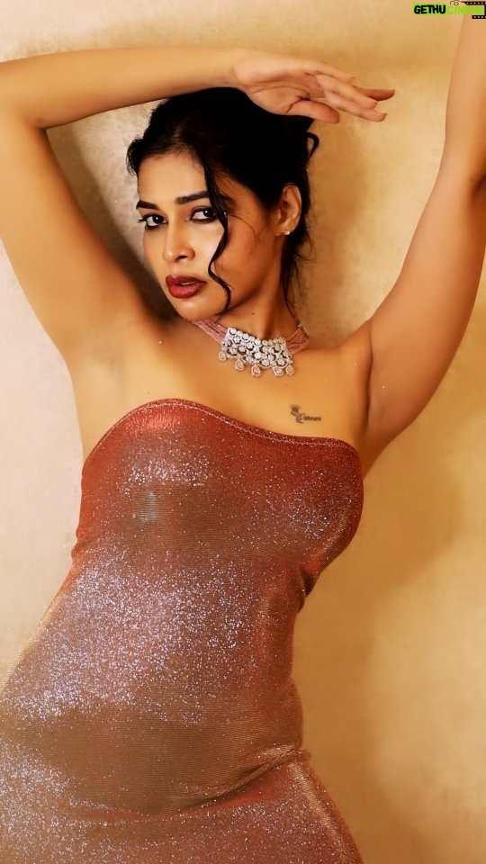 Dharsha Gupta Instagram - ✨️My version of 2024✨️ ✨️Happy Newyear Chellmz✨️ Makeup & Jewelry- @jiyamakeupartistry Vc- - @shotsbyuv @sat_narain