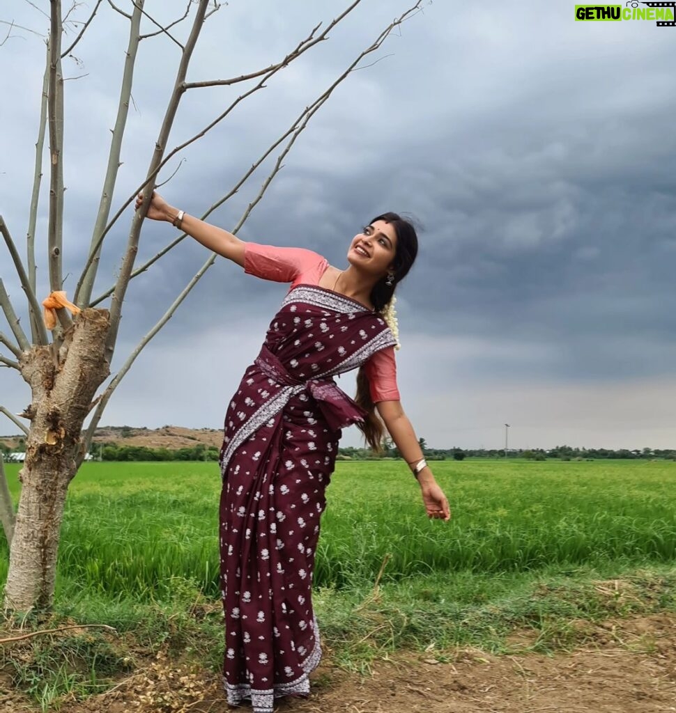 Dharsha Gupta Instagram - ❤வாழ்க்கை என்பது உனக்காக இடத்தை தேடுவது அல்ல உனக்கான உலகத்தை உருவாக்குவது❤