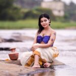 Dharsha Gupta Instagram - 🤍💙கவிதை என்பது பேசும் ஓவியம்💙🤍 Makeover- @kovai.trendz Jewelry- @queens_jewel_emporium Pic- @ashokarsh