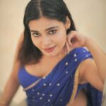 Dharsha Gupta Instagram - 💙பறப்பதற்கு வசதிகள் இருந்தாலும் தரையில் இருக்கவும் கற்றுக்கொள்... சிறகுகளை இழந்தாலும் வருந்தமாட்டாய்💙 Blouse & Saree- @kaarigai.sarees @ivalinmabia Pic- @dhanush__photography