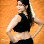 Dharsha Gupta Instagram - 🖤நம்மால் நேற்றை சரிசெய்ய முடியாது, ஆனால் நாளையை உருவாக்க முடியும்🖤 Costume- @aks_le_couturier Pic- @sathish_photography49 Location- @thiruchitrambalampalaceresort