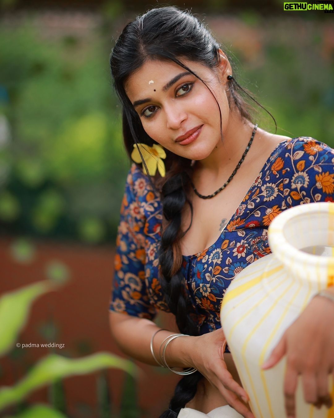 Dharsha Gupta Instagram - 🌼Always turn a negative situation into a positive situation🌼 Makeover- @kovai.trendz @tissy_rental_attires Pic- @padmaweddingz @baljithm Location- @thiruchitrambalampalaceresort Thiruchitrambalam Palace