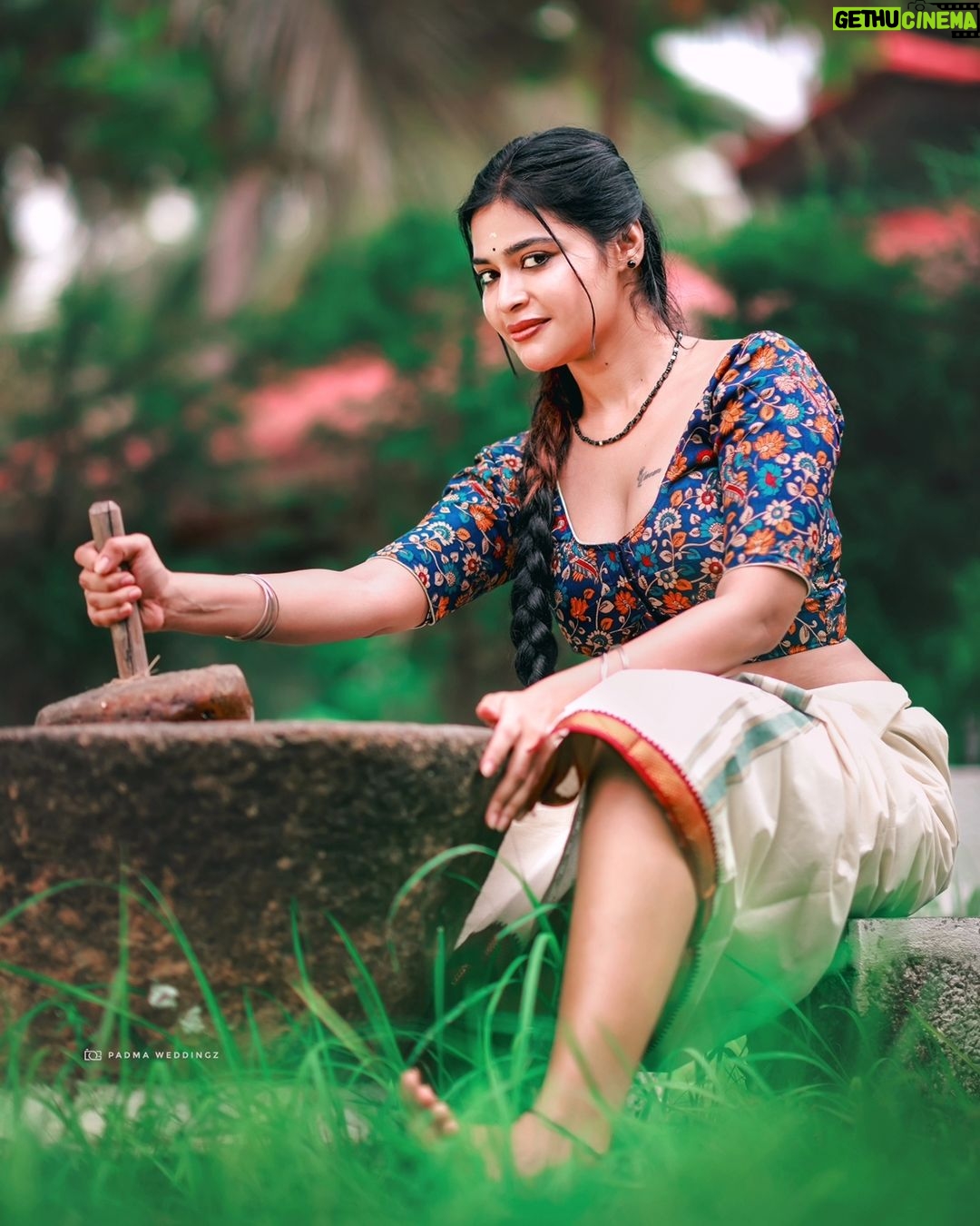 Dharsha Gupta Instagram - ❤️Stay positive. Better days are on their way❤️ ❤️Happy Weekend❤️ Makeover- @kovai.trendz @tissy_rental_attires Pic- @padmaweddingz @baljithm Location- @thiruchitrambalampalaceresort Thiruchitrambalam Palace