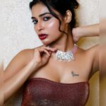 Dharsha Gupta Instagram - ✨️அன்பான வாழ்க்கை ஒற்றுமையான குடும்பம் நிம்மதியான வேலை ஆரோக்கியம் நீடித்திருக்க இனிய புத்தாண்டு நல்வாழ்த்துக்கள்✨️ ✨️May your days be painted in gold. May your life be filled with diamonds. May the stars shine bright on your world. May you have a fun-filled year. Happy New Year 2024✨️ Makeup & jewelry- @jiyamakeupartistry Costume- @nawin_designer Pic- @shotsbyuv @sat_narain