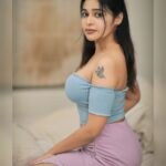 Dharsha Gupta Instagram - 🩵💜எண்ணங்களே நம் வாழ்க்கையை வடிவமைக்கின்றத💜🩵 🩵💜Happy Weekend💜🩵 Pic- @dhanush__photography