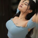 Dharsha Gupta Instagram - 🩵💜எண்ணங்களே நம் வாழ்க்கையை வடிவமைக்கின்றத💜🩵 🩵💜Happy Weekend💜🩵 Pic- @dhanush__photography