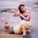 Dharsha Gupta Instagram - 🤍💙கவிதை என்பது பேசும் ஓவியம்💙🤍 Makeover- @kovai.trendz Jewelry- @queens_jewel_emporium Pic- @ashokarsh
