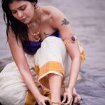 Dharsha Gupta Instagram – 🤍💙கவிதை என்பது பேசும் ஓவியம்💙🤍
Makeover- @kovai.trendz
Jewelry- @queens_jewel_emporium 
Pic- @ashokarsh
