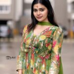 Dharsha Gupta Instagram - ❤️💚முயற்சியை விதைத்துக் கொண்டே இருங்கள் முளைத்தால் விருட்சமாகட்டும் இல்லையேல் உரமாகட்டும்💚❤️ Costume- @poshbridalstudio_ Pic- @sathish_photography49