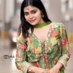 Dharsha Gupta Instagram - ❤️💚முயற்சியை விதைத்துக் கொண்டே இருங்கள் முளைத்தால் விருட்சமாகட்டும் இல்லையேல் உரமாகட்டும்💚❤️ Costume- @poshbridalstudio_ Pic- @sathish_photography49