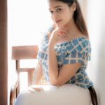 Dharsha Gupta Instagram - 🤍💙எதுவாக இருந்தாலும் சரி மூழ்கிவிடாதே.. மிதக்க கற்றுக்கொள்💙🤍 Pic- @camerasenthil @rrajeshananda