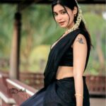 Dharsha Gupta Instagram - 🖤நம்மால் நேற்றை சரிசெய்ய முடியாது, ஆனால் நாளையை உருவாக்க முடியும்🖤 Costume- @aks_le_couturier Pic- @sathish_photography49 Location- @thiruchitrambalampalaceresort