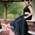 Dharsha Gupta Instagram – 🖤நம்மால் நேற்றை சரிசெய்ய முடியாது, ஆனால் நாளையை உருவாக்க முடியும்🖤
Costume- @aks_le_couturier 
Pic- @sathish_photography49 
Location- @thiruchitrambalampalaceresort