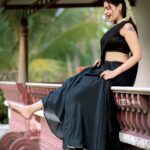 Dharsha Gupta Instagram - 🖤நம்மால் நேற்றை சரிசெய்ய முடியாது, ஆனால் நாளையை உருவாக்க முடியும்🖤 Costume- @aks_le_couturier Pic- @sathish_photography49 Location- @thiruchitrambalampalaceresort
