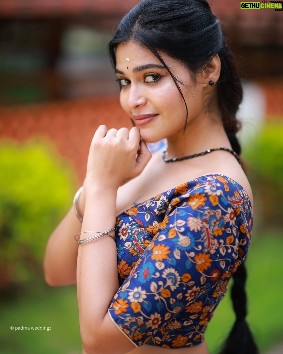 Dharsha Gupta Instagram - 🌼Always turn a negative situation into a positive situation🌼 Makeover- @kovai.trendz @tissy_rental_attires Pic- @padmaweddingz @baljithm Location- @thiruchitrambalampalaceresort Thiruchitrambalam Palace