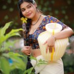 Dharsha Gupta Instagram - 🌼Always turn a negative situation into a positive situation🌼 Makeover- @kovai.trendz @tissy_rental_attires Pic- @padmaweddingz @baljithm Location- @thiruchitrambalampalaceresort Thiruchitrambalam Palace