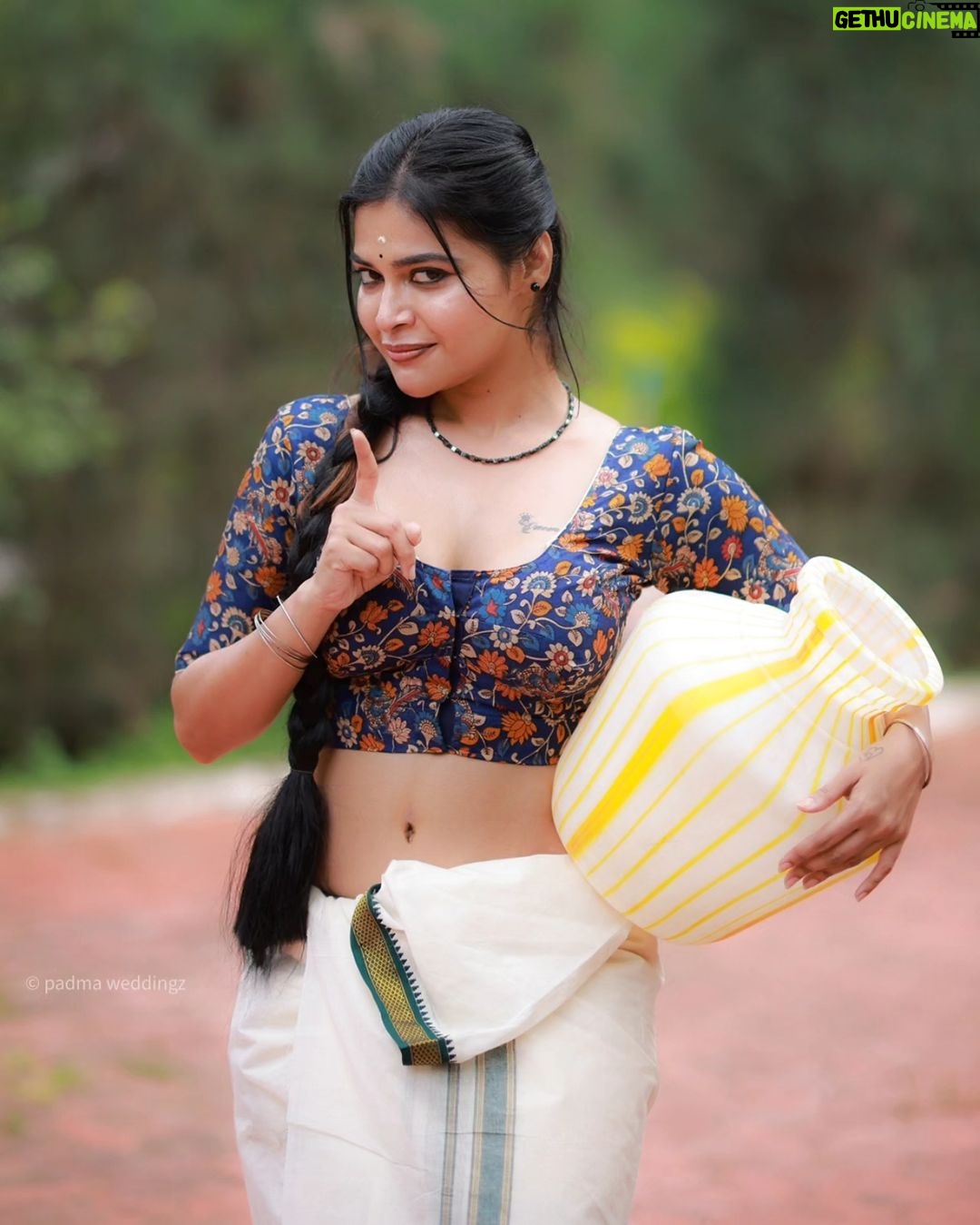 Dharsha Gupta Instagram - 🌼Always turn a negative situation into a positive situation🌼 Makeover- @kovai.trendz @tissy_rental_attires Pic- @padmaweddingz @baljithm Location- @thiruchitrambalampalaceresort Thiruchitrambalam Palace