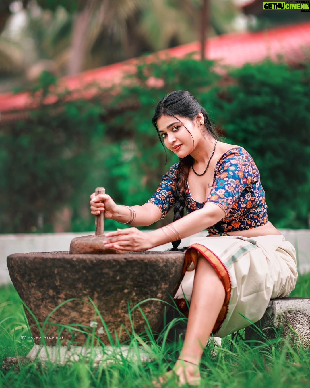 Dharsha Gupta Instagram - ❤️Stay positive. Better days are on their way❤️ ❤️Happy Weekend❤️ Makeover- @kovai.trendz @tissy_rental_attires Pic- @padmaweddingz @baljithm Location- @thiruchitrambalampalaceresort Thiruchitrambalam Palace