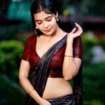 Dharsha Gupta Instagram - 🌧Mazhai Mazhai🌧 Hairstylist- @kovai.trendz Saree & Blouse- @rathidesign Pic- @padmaweddingz @baljithm Location- @thiruchitrambalampalaceresort Thiruchitrambalam Palace