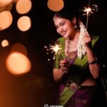 Dharsha Gupta Instagram - ✨️💥🪔தீபங்கள் ஒளிரட்டும், பட்டாசுகள் வெடிக்கட்டும், உங்கள் வாழ்வில் மகிழ்ச்சியும் வெற்றியும் மலரட்டும், இனிய தீபாவளி நல்வாழ்த்துக்கள்🪔💥✨️ M&H- @kovai.trendz Saree & Blouse- @chennaipattu Jewelry- @queens_jewel_emporium Location- @thiruchitrambalampalaceresort Concept decoration-@devents.co.in Thiruchitrambalam Palace