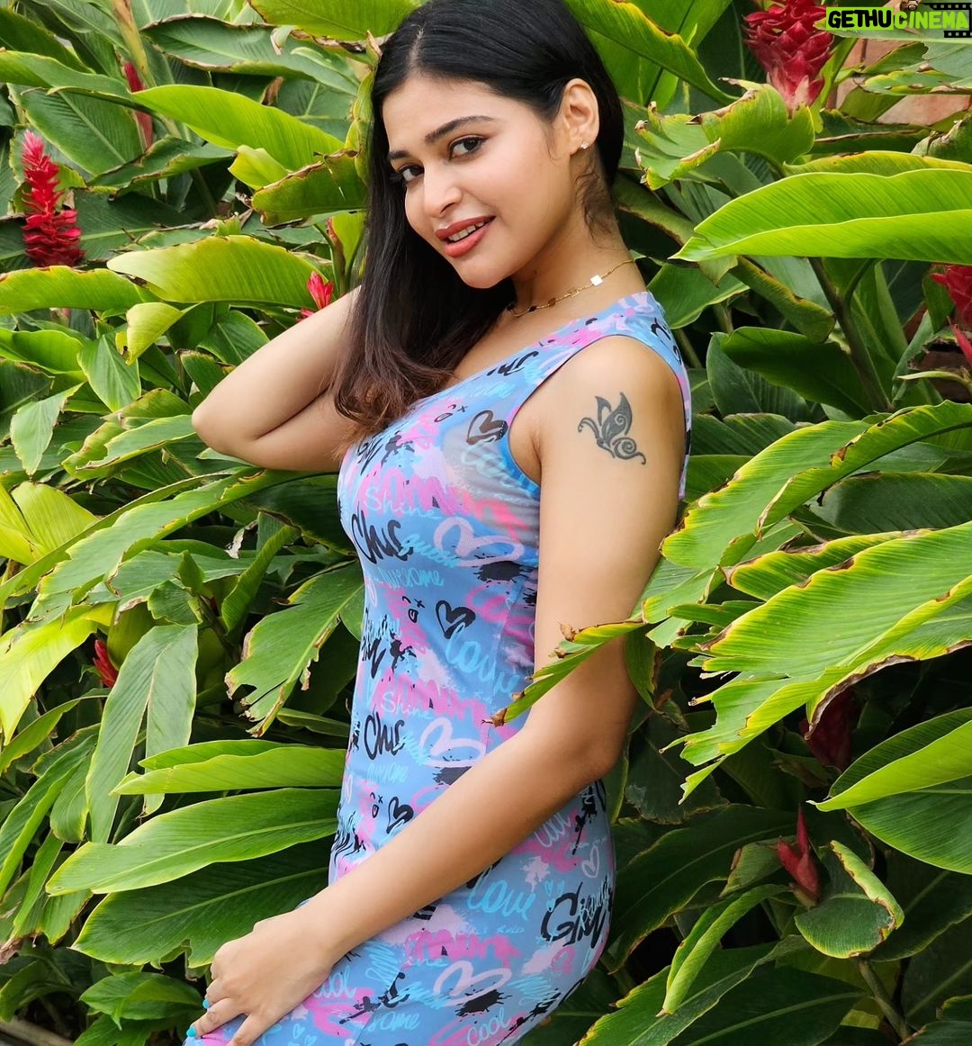 Dharsha Gupta Instagram - 💙நம் வளர்ச்சியைத் தடுக்க எப்போதும் எதிர்ப்புகள் வரும் அதை எதிர்த்துப் போராடினால் தான் முன்னுக்கு வர முடியும்💙 💙Happy Weekend💙