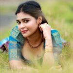 Dharsha Gupta Instagram - 💜💙மழலையாய் மனதை வைத்திரு கவலைகளும் தீண்டாது💙💜 Makeover - @tissy_rental_attires @kovai.trendz Pic- @ayoobweddingads Ottapalam, Palakad