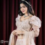 Dharsha Gupta Instagram - 🩷நம்முடைய மனமும் உள்ளமும் தெளிவாக இருக்குமானால் நம்மை யாராலும் வீழ்த்த முடியாது🩷 M&H , Costume- @tissy_rental_attires @kovai.trendz Jewelry- @emblishcoimbatore Pic- @sathish_photography49 Location- @theorigin.creative_space